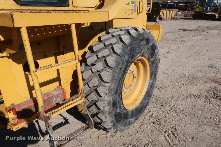 image for item DF3519 2000 John Deere 444H wheel loader