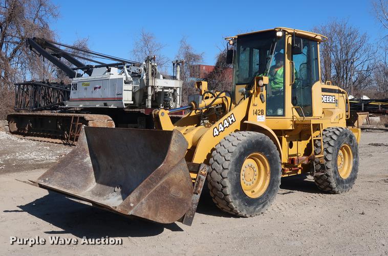 image for item DF3519 2000 John Deere 444H wheel loader