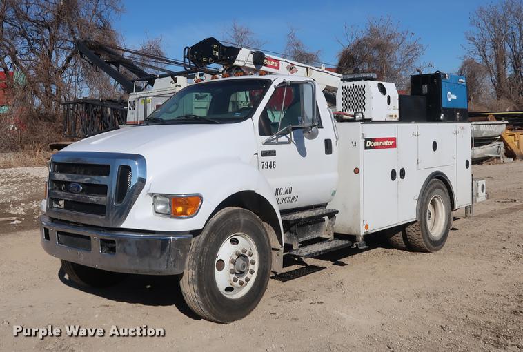 image for item DF3520 2007 Ford F750 Super Duty XLT service truck with crane