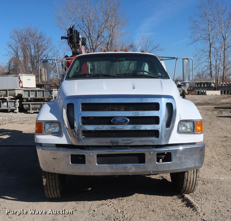 image for item DF3520 2007 Ford F750 Super Duty XLT service truck with crane