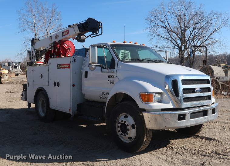 image for item DF3520 2007 Ford F750 Super Duty XLT service truck with crane