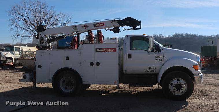 image for item DF3520 2007 Ford F750 Super Duty XLT service truck with crane