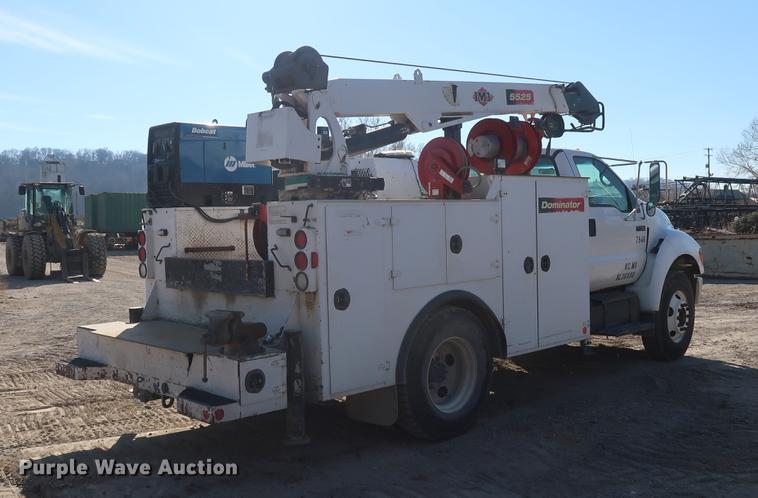 image for item DF3520 2007 Ford F750 Super Duty XLT service truck with crane