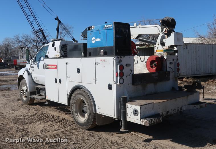 image for item DF3520 2007 Ford F750 Super Duty XLT service truck with crane