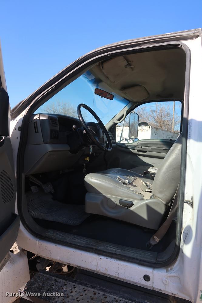 image for item DF3520 2007 Ford F750 Super Duty XLT service truck with crane