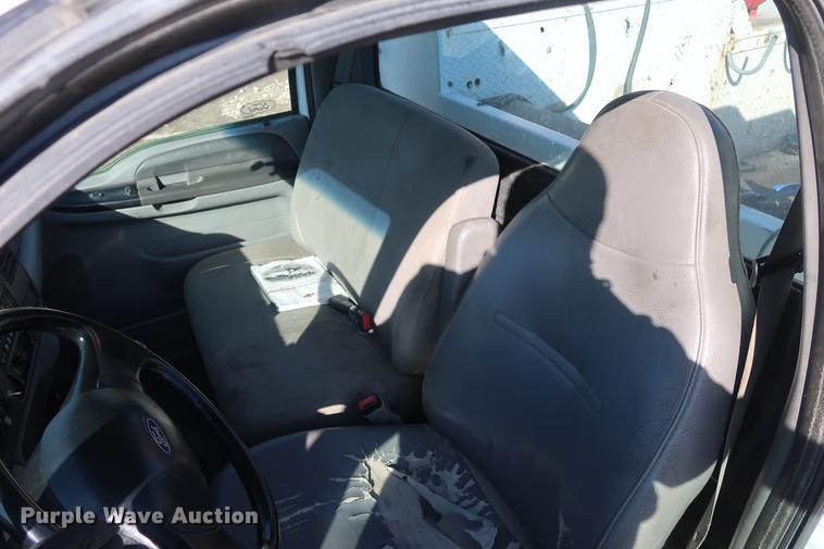 image for item DF3520 2007 Ford F750 Super Duty XLT service truck with crane