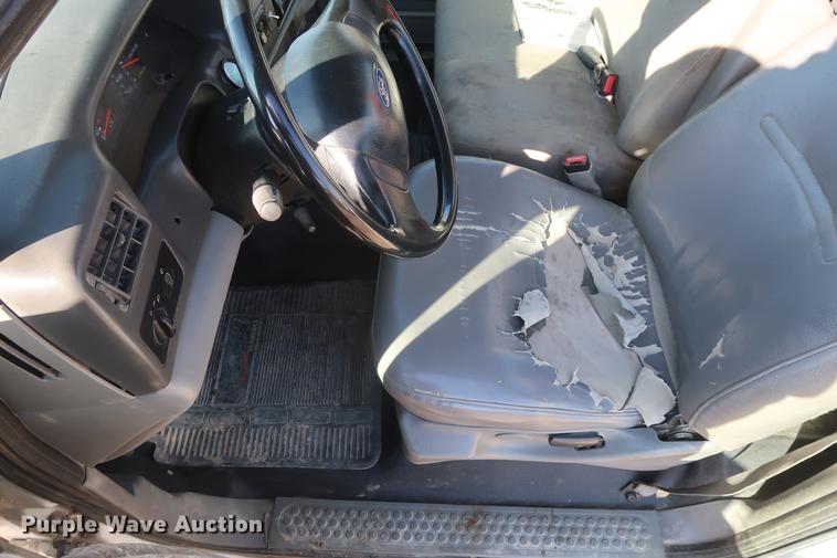 image for item DF3520 2007 Ford F750 Super Duty XLT service truck with crane