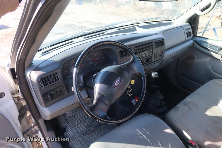 image for item DF3520 2007 Ford F750 Super Duty XLT service truck with crane