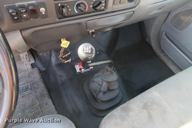 image for item DF3520 2007 Ford F750 Super Duty XLT service truck with crane