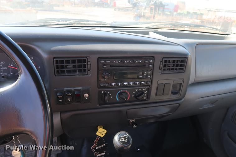 image for item DF3520 2007 Ford F750 Super Duty XLT service truck with crane