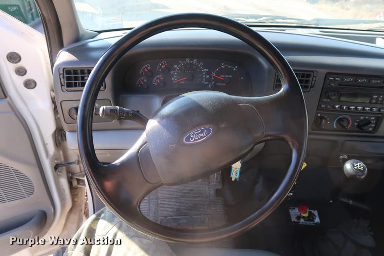 image for item DF3520 2007 Ford F750 Super Duty XLT service truck with crane