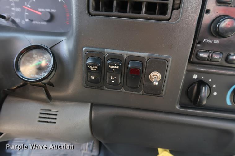 image for item DF3520 2007 Ford F750 Super Duty XLT service truck with crane