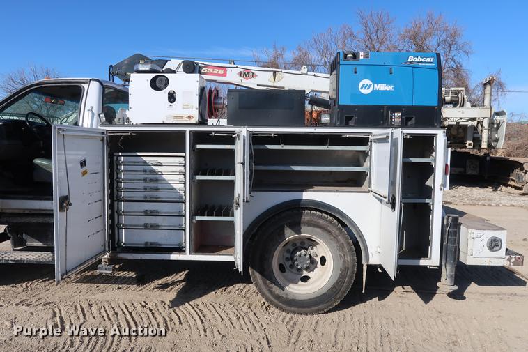 image for item DF3520 2007 Ford F750 Super Duty XLT service truck with crane