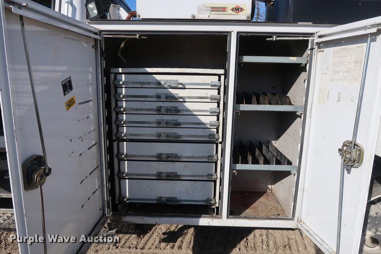 image for item DF3520 2007 Ford F750 Super Duty XLT service truck with crane