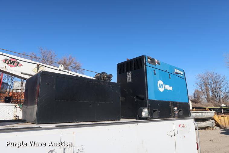 image for item DF3520 2007 Ford F750 Super Duty XLT service truck with crane