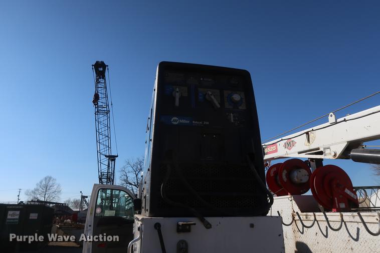 image for item DF3520 2007 Ford F750 Super Duty XLT service truck with crane