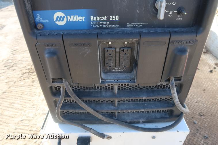 image for item DF3520 2007 Ford F750 Super Duty XLT service truck with crane