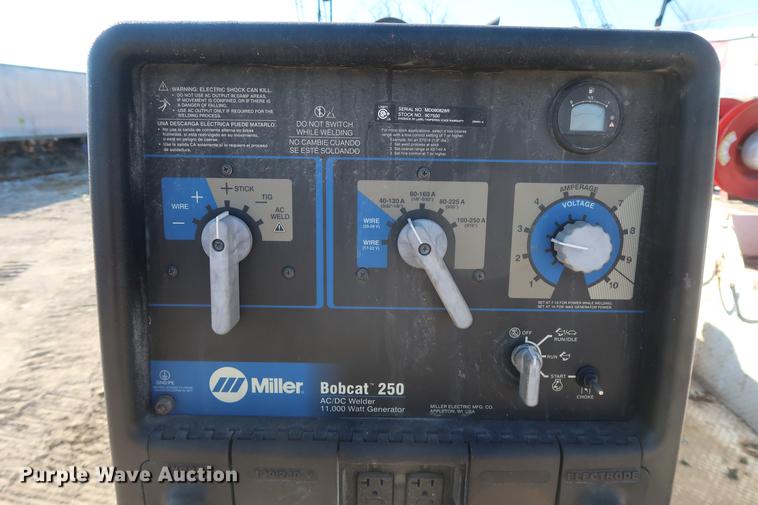 image for item DF3520 2007 Ford F750 Super Duty XLT service truck with crane