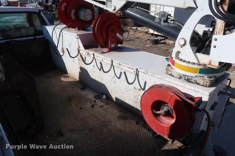 image for item DF3520 2007 Ford F750 Super Duty XLT service truck with crane