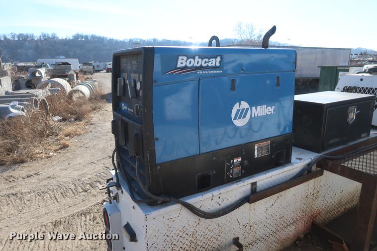 image for item DF3520 2007 Ford F750 Super Duty XLT service truck with crane