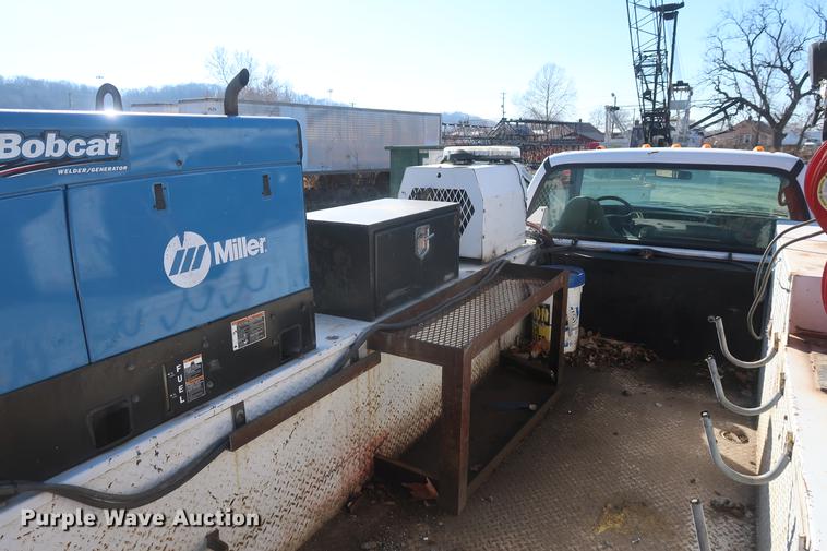 image for item DF3520 2007 Ford F750 Super Duty XLT service truck with crane