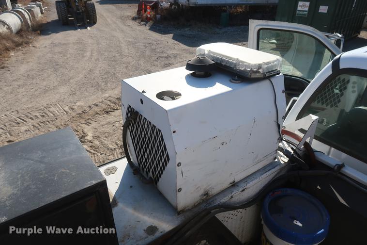 image for item DF3520 2007 Ford F750 Super Duty XLT service truck with crane