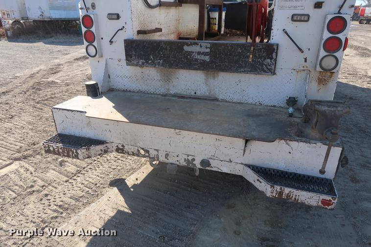 image for item DF3520 2007 Ford F750 Super Duty XLT service truck with crane