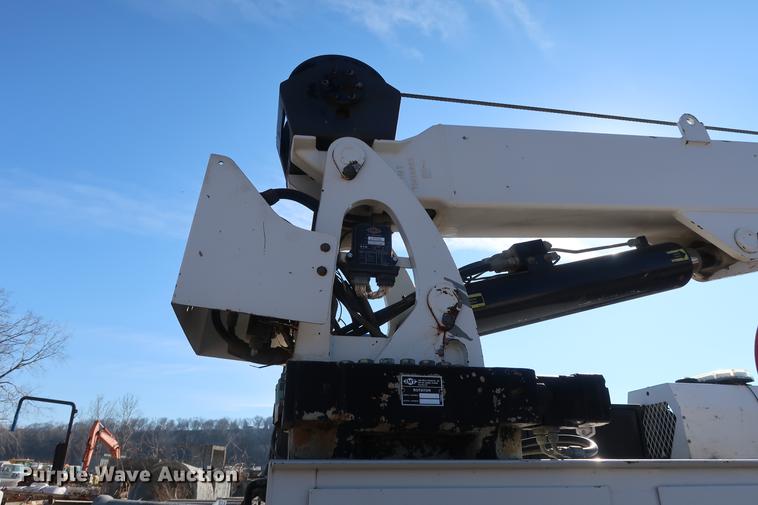 image for item DF3520 2007 Ford F750 Super Duty XLT service truck with crane