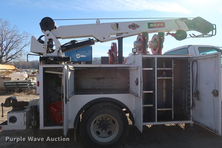 image for item DF3520 2007 Ford F750 Super Duty XLT service truck with crane