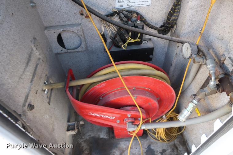 image for item DF3520 2007 Ford F750 Super Duty XLT service truck with crane