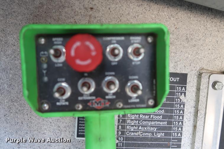 image for item DF3520 2007 Ford F750 Super Duty XLT service truck with crane