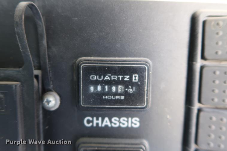 image for item DF3520 2007 Ford F750 Super Duty XLT service truck with crane