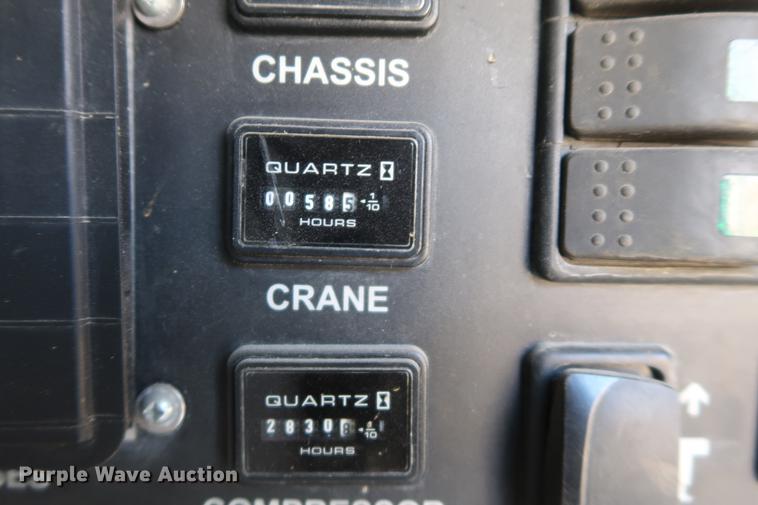 image for item DF3520 2007 Ford F750 Super Duty XLT service truck with crane