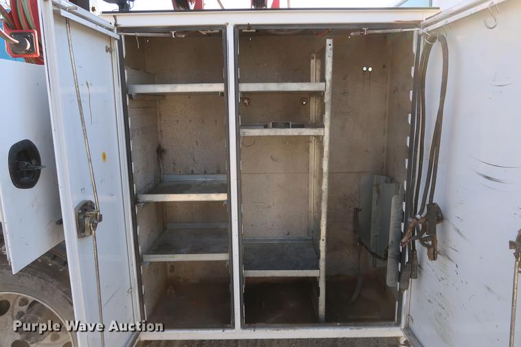 image for item DF3520 2007 Ford F750 Super Duty XLT service truck with crane