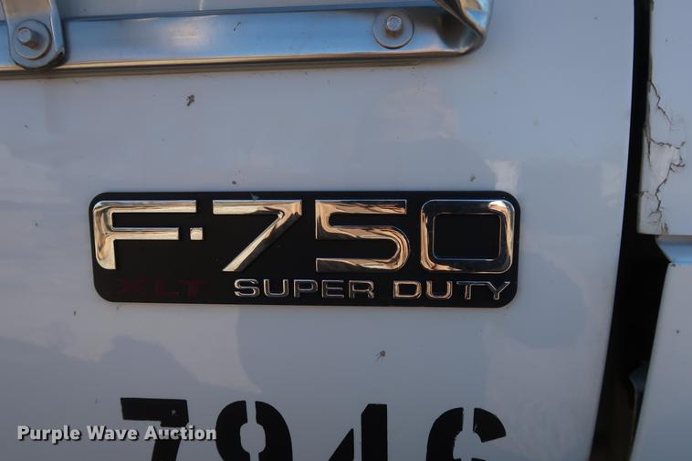 image for item DF3520 2007 Ford F750 Super Duty XLT service truck with crane