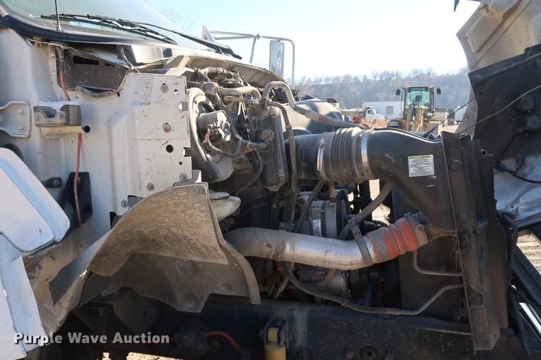 image for item DF3520 2007 Ford F750 Super Duty XLT service truck with crane