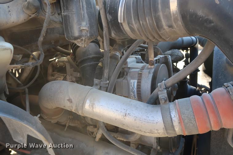 image for item DF3520 2007 Ford F750 Super Duty XLT service truck with crane