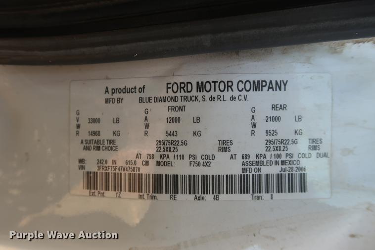 image for item DF3520 2007 Ford F750 Super Duty XLT service truck with crane