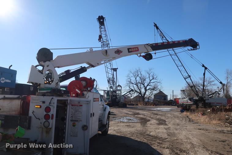 image for item DF3520 2007 Ford F750 Super Duty XLT service truck with crane