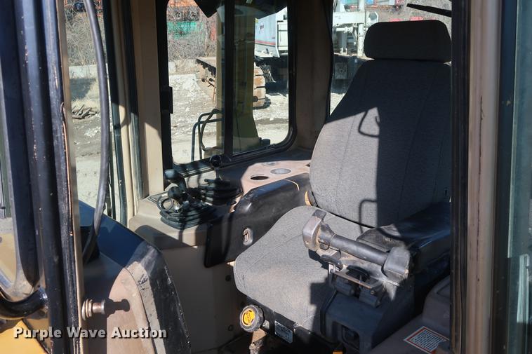 image for item DF3522 1998 Caterpillar D6M LGP dozer