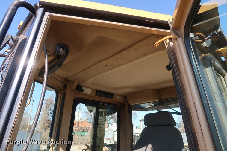 image for item DF3522 1998 Caterpillar D6M LGP dozer