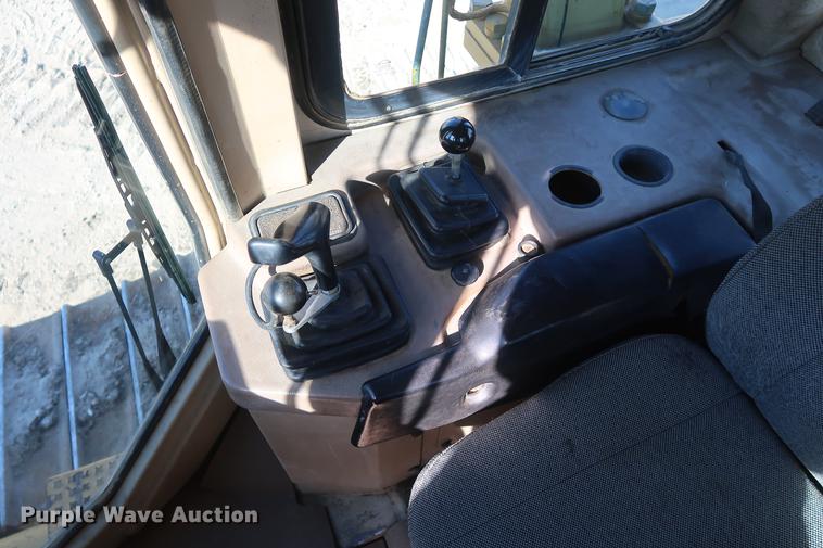 image for item DF3522 1998 Caterpillar D6M LGP dozer