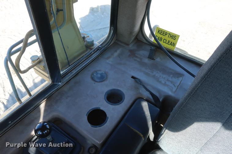 image for item DF3522 1998 Caterpillar D6M LGP dozer