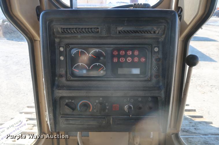 image for item DF3522 1998 Caterpillar D6M LGP dozer