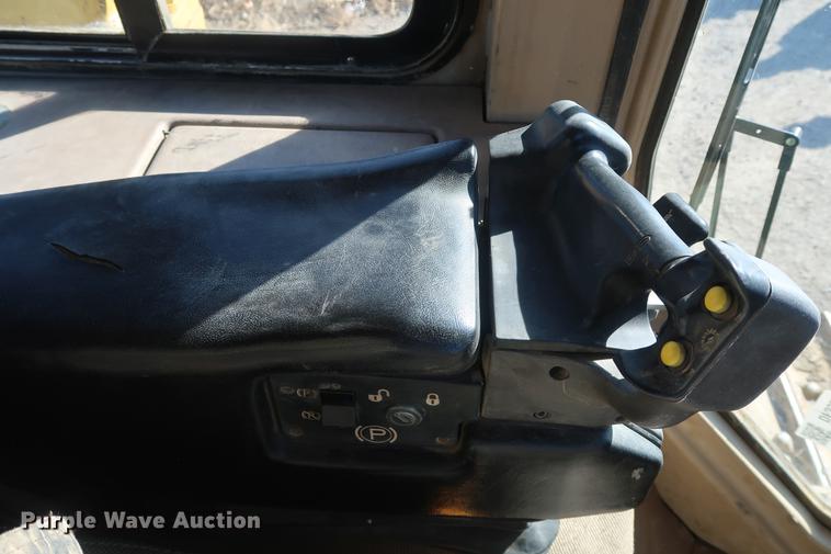 image for item DF3522 1998 Caterpillar D6M LGP dozer