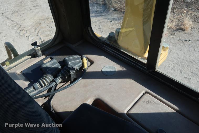 image for item DF3522 1998 Caterpillar D6M LGP dozer