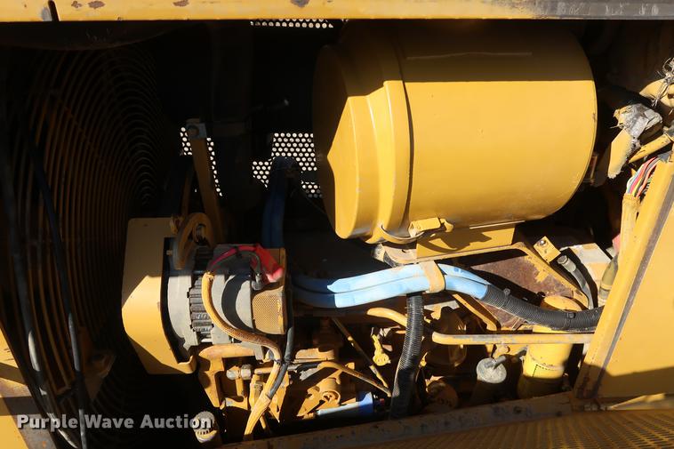 image for item DF3522 1998 Caterpillar D6M LGP dozer