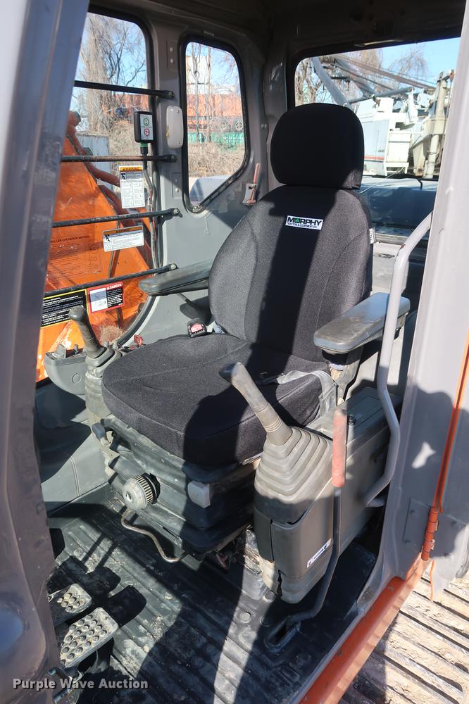 image for item DF3523 2006 Hitachi ZX200 LC excavator