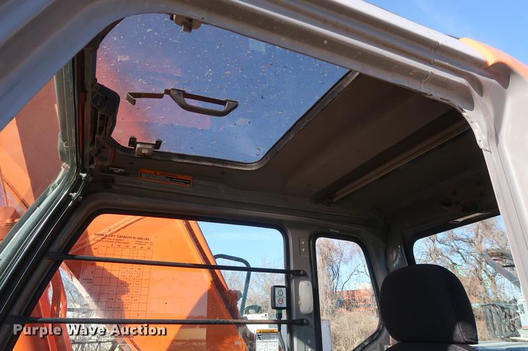 image for item DF3523 2006 Hitachi ZX200 LC excavator