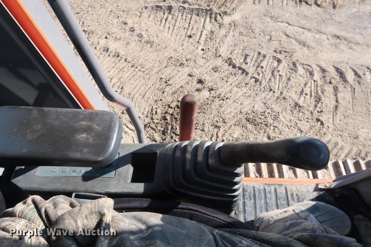 image for item DF3523 2006 Hitachi ZX200 LC excavator